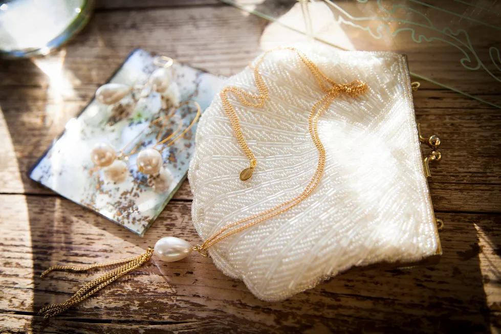 Girl With A Pearl Threader Necklace - Gold