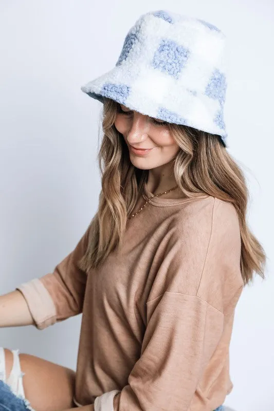 REVERSIBLE WINTER BUCKET HAT